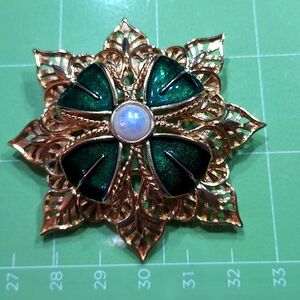 Vintage Monet signed brooch